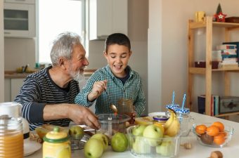 How to Assist an Elderly Loved One to Eat Healthier and Better?