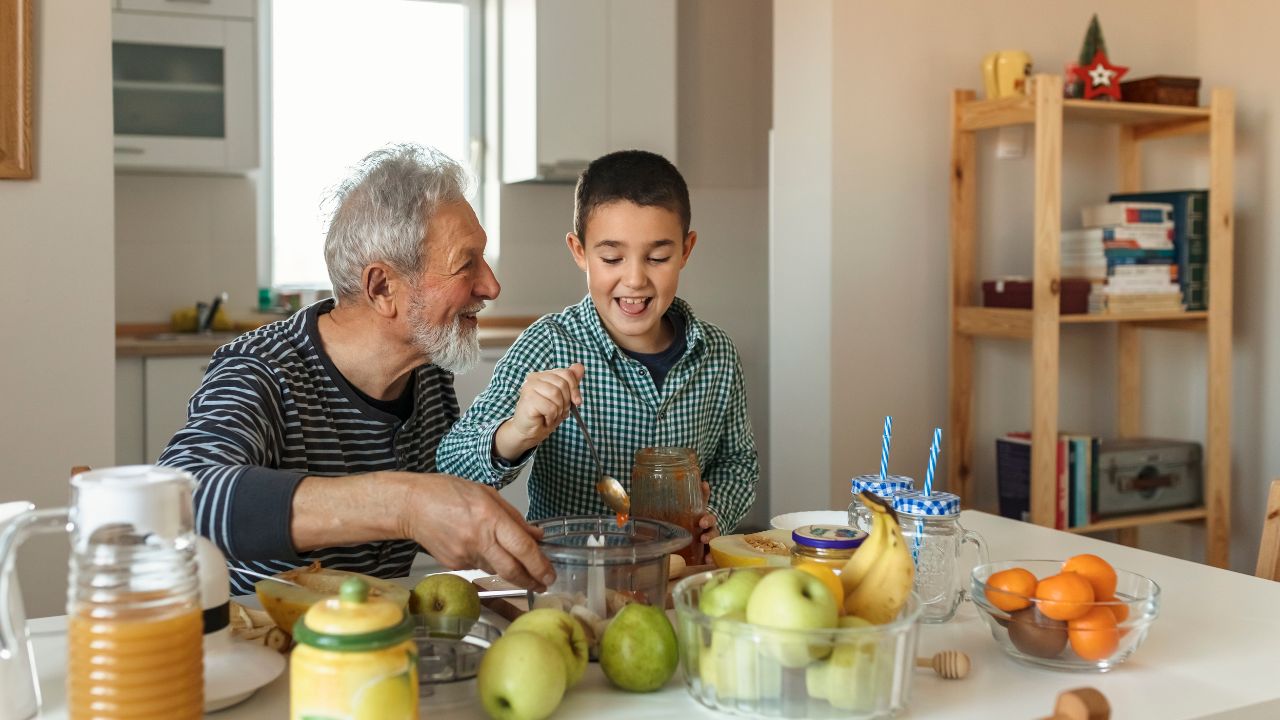How to Assist an Elderly Loved One to Eat Healthier and Better?